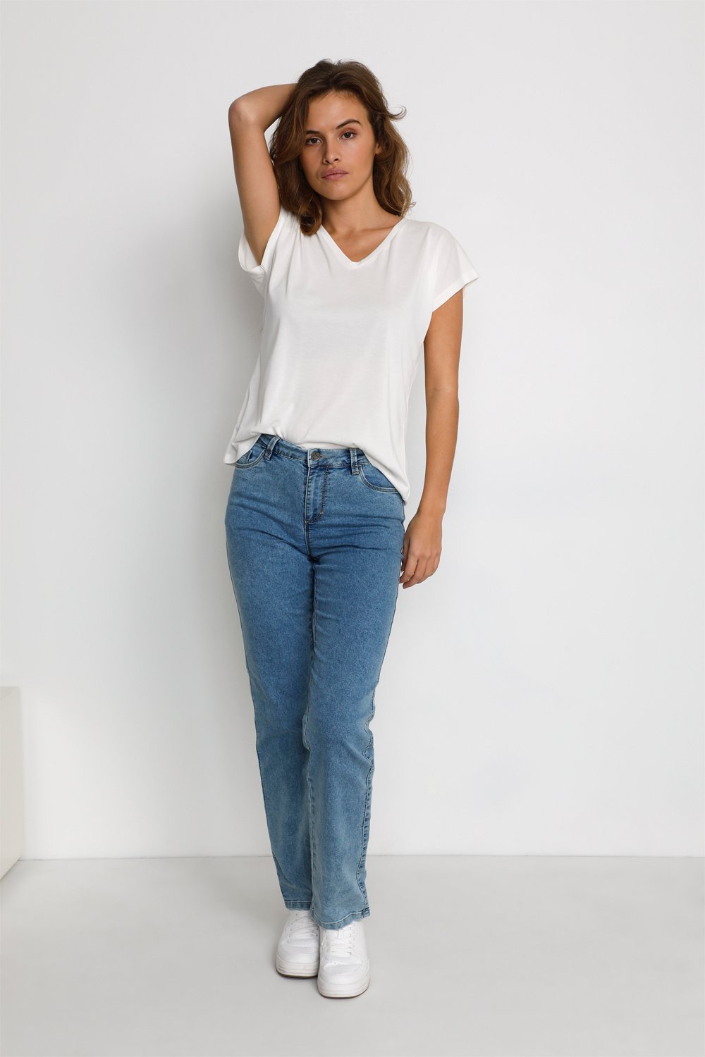 Kalise T-shirt i Chalk fra Kaffe hos Magasin