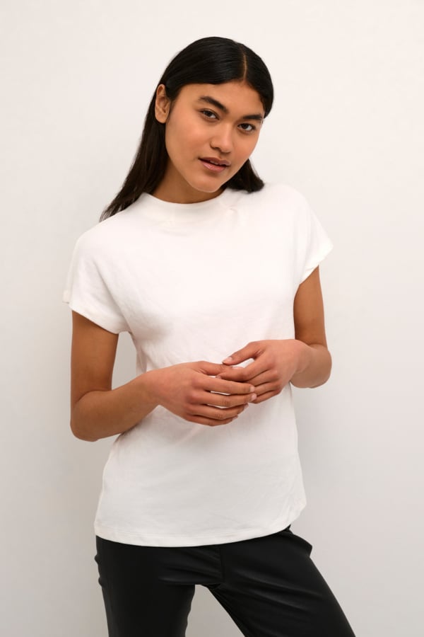Dandykb T-shirt i Egret fra Karen By Simonsen