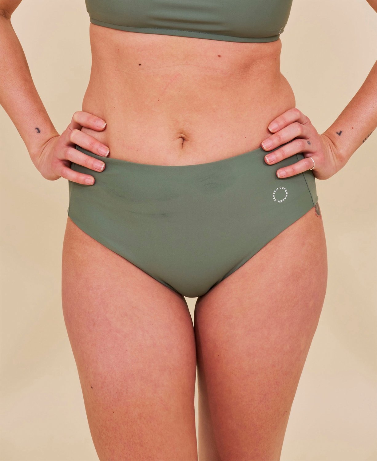 Ubud øjtaljet Bikini Underdel Army fra Cartel Copenhagen hos Magasin 5715192006697